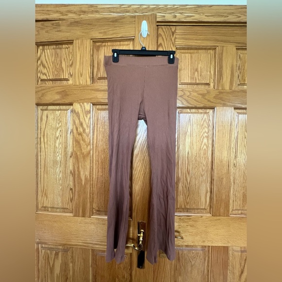 PINK - Victoria's Secret - Short Flare Leggings - Picture 4 of 9